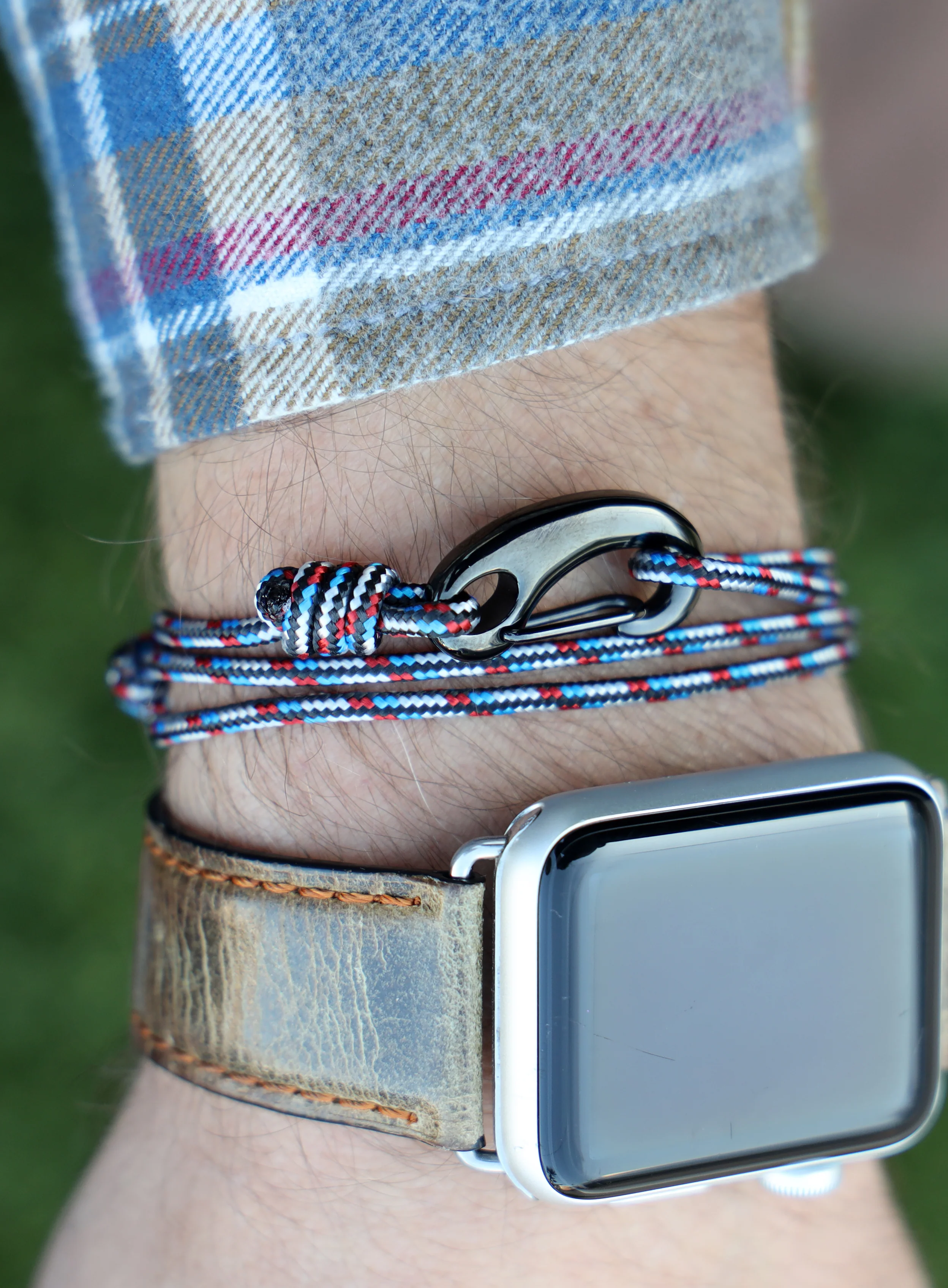 Black, Red and Blue Tactical Cord Bracelet for Men (Black Clasp - 21K) - Image 6