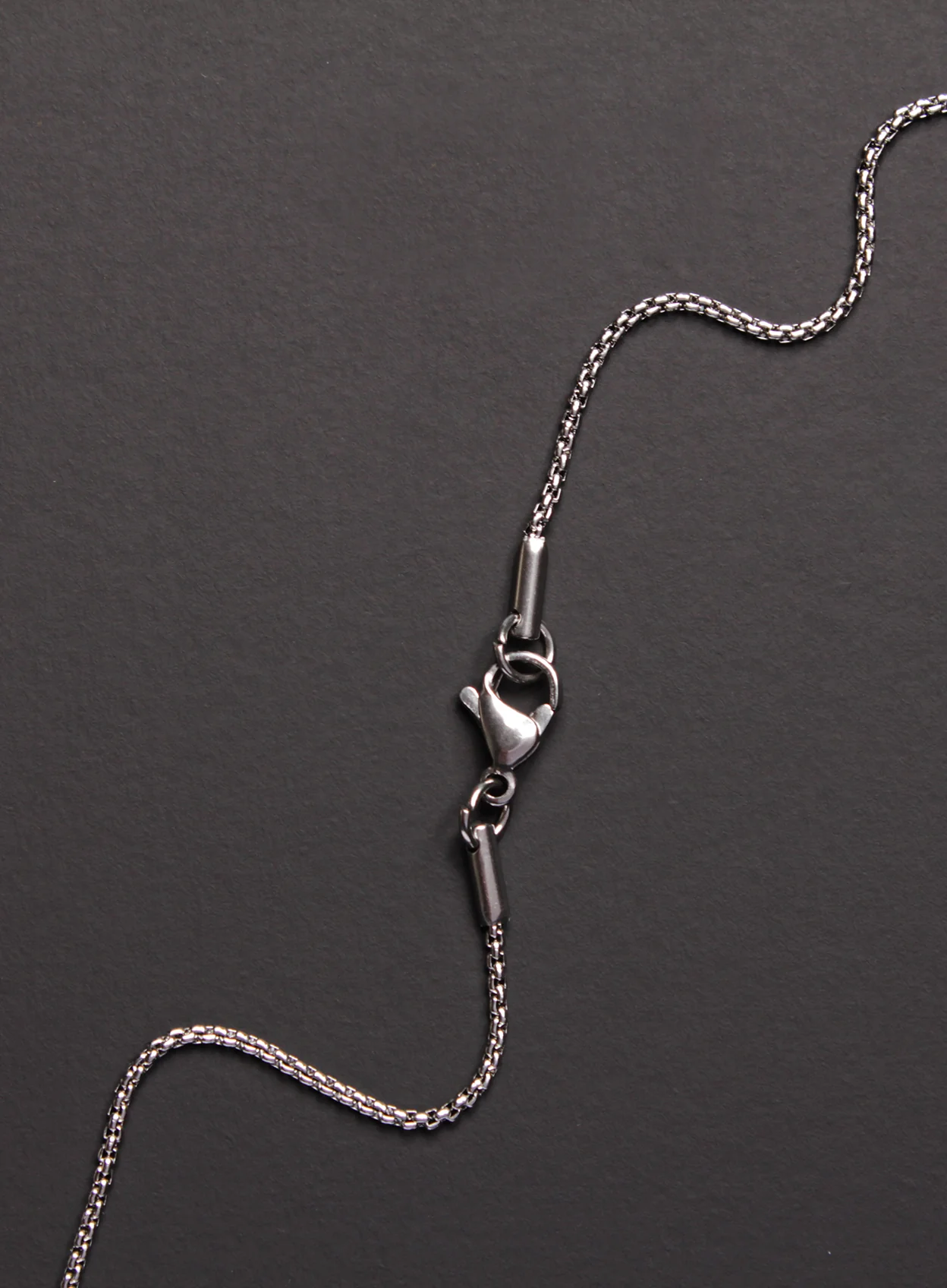 MEDIUM STAINLESS STEEL CROSS NECKLACE FOR MEN - Image 4