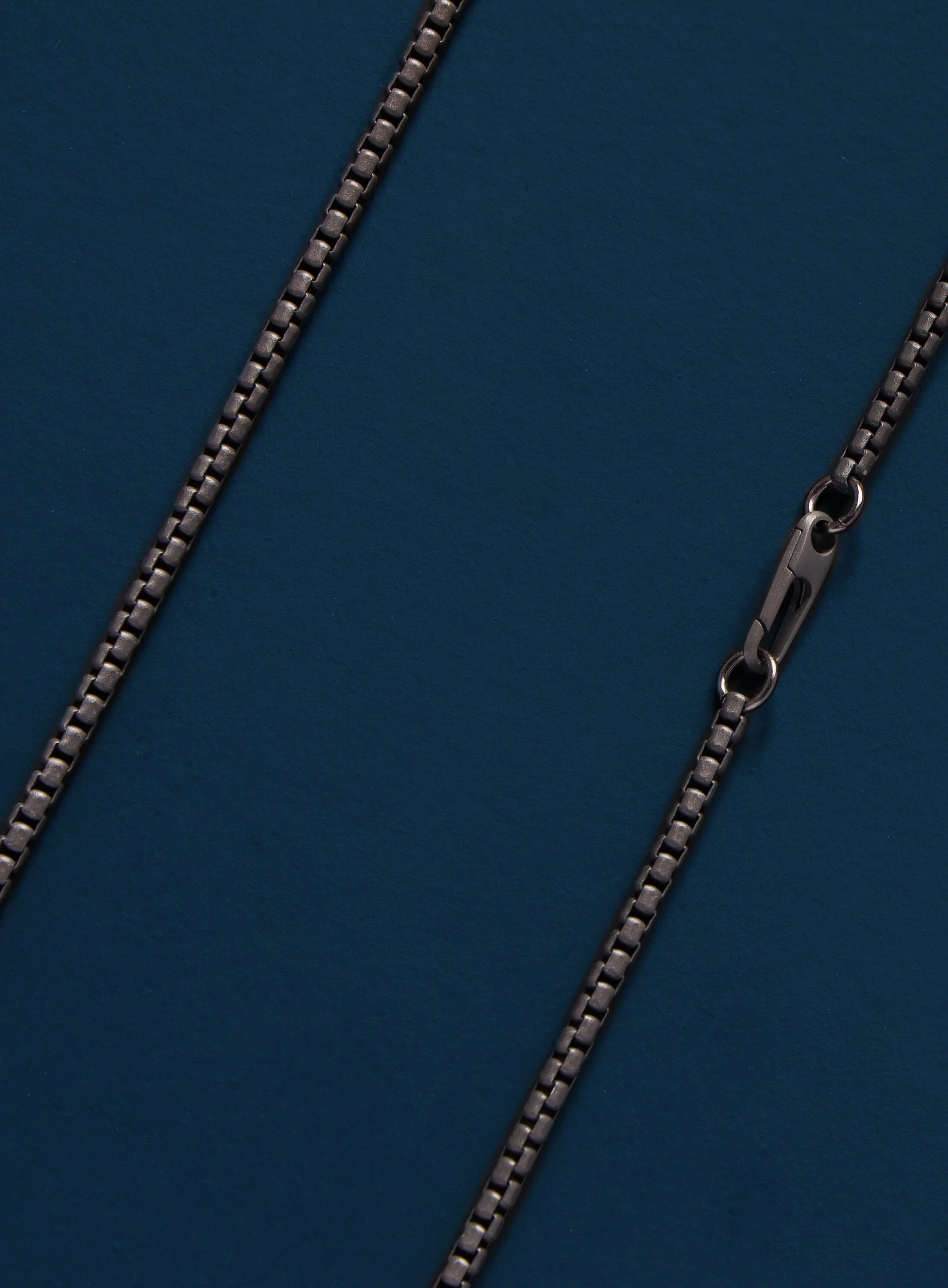 Titanium coated over sterling 3mm Venetian round box chain - Image 5