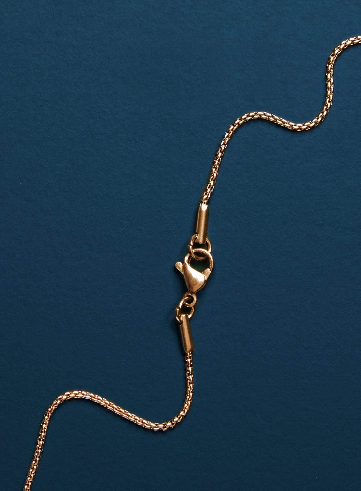 MINI GOLD CROSS NECKLACE FOR MEN - Image 6