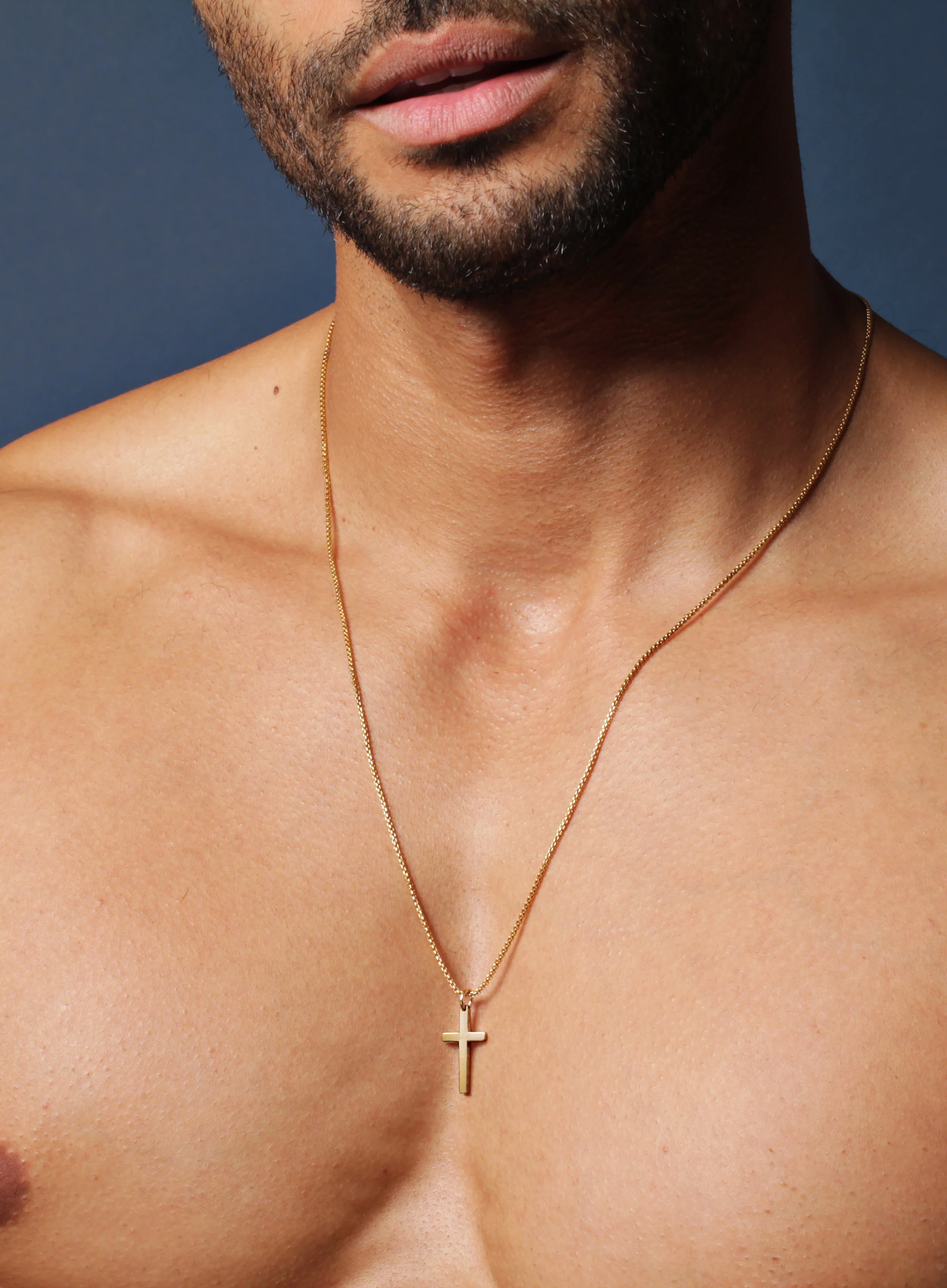 SMALL GOLD CROSS NECKLACE FOR MEN - Image 11