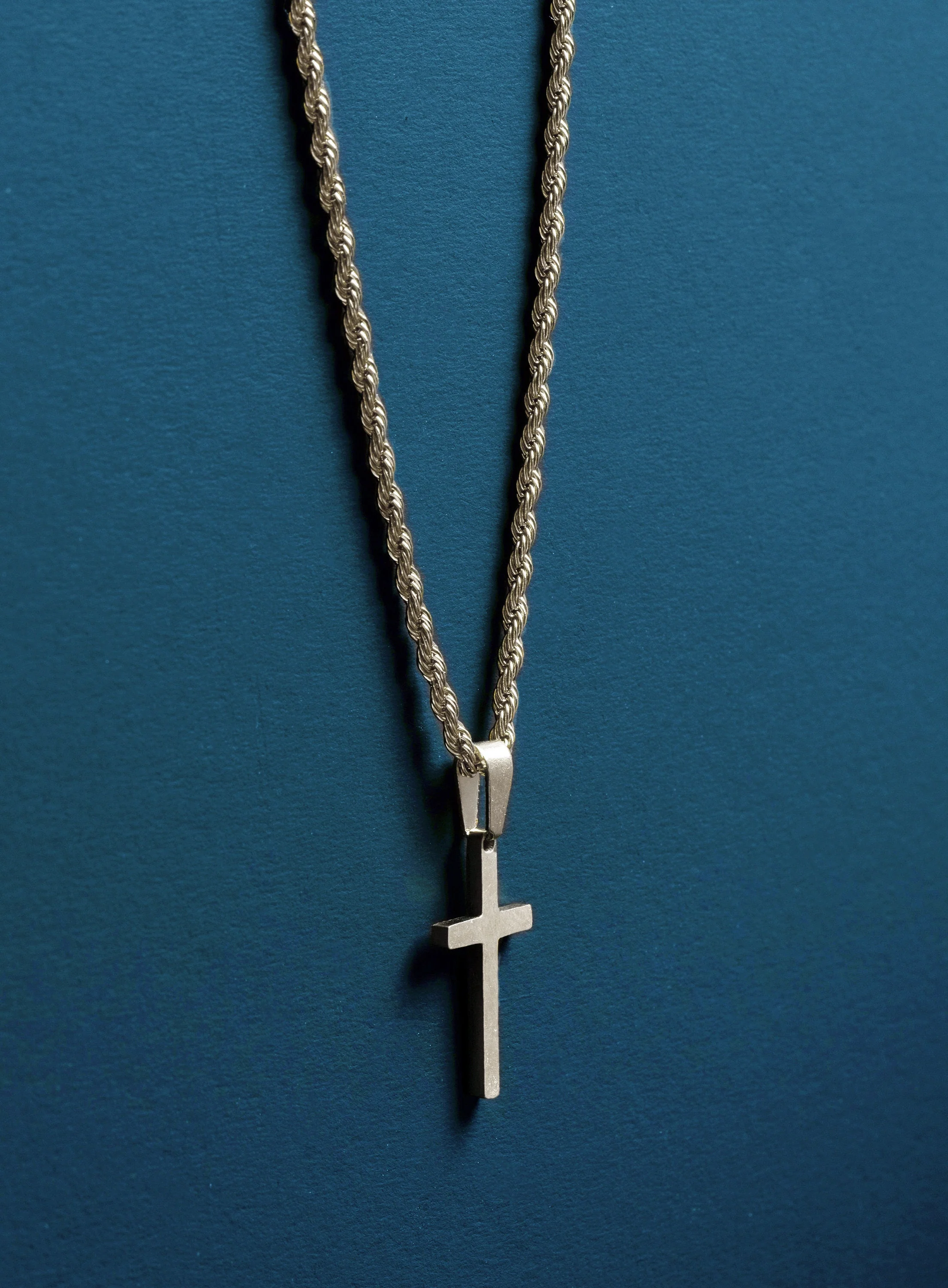 Waterproof Medium Silver Cross Pendant for Men - Image 8
