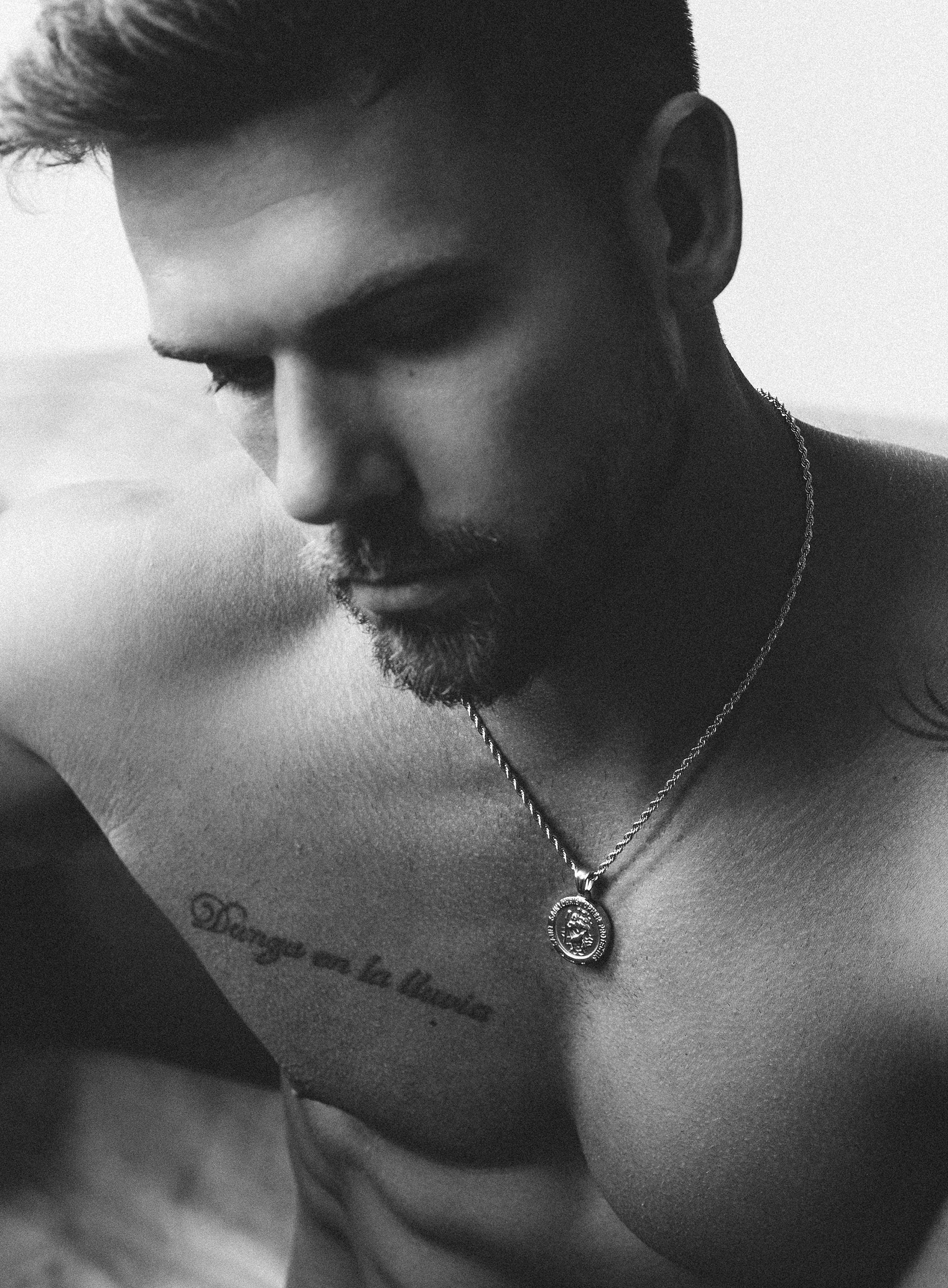 Waterproof Men's St. Christopher necklace - Image 4