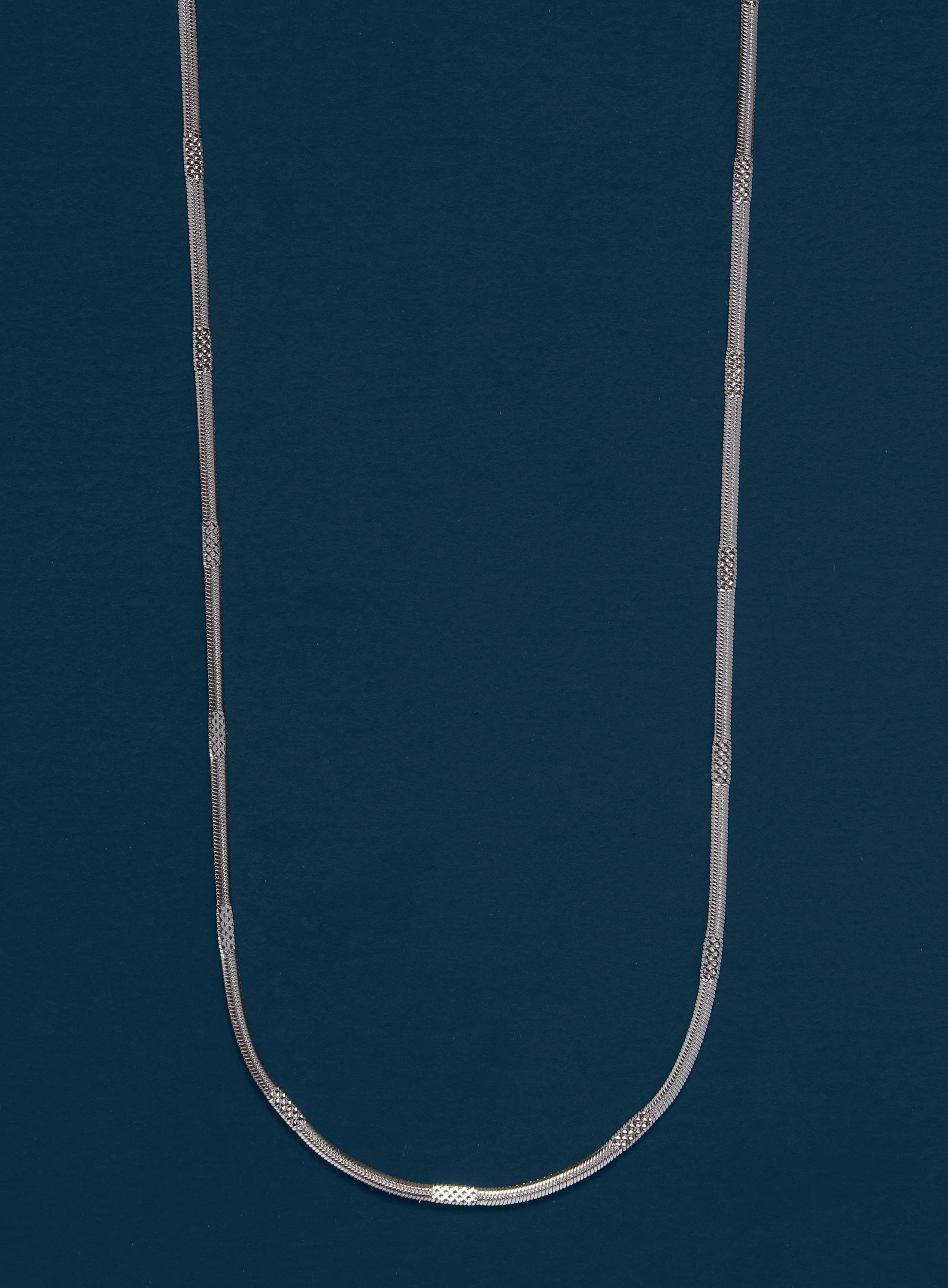 Waterproof Herringbone Style Chain with Repeating Pattern - Image 2