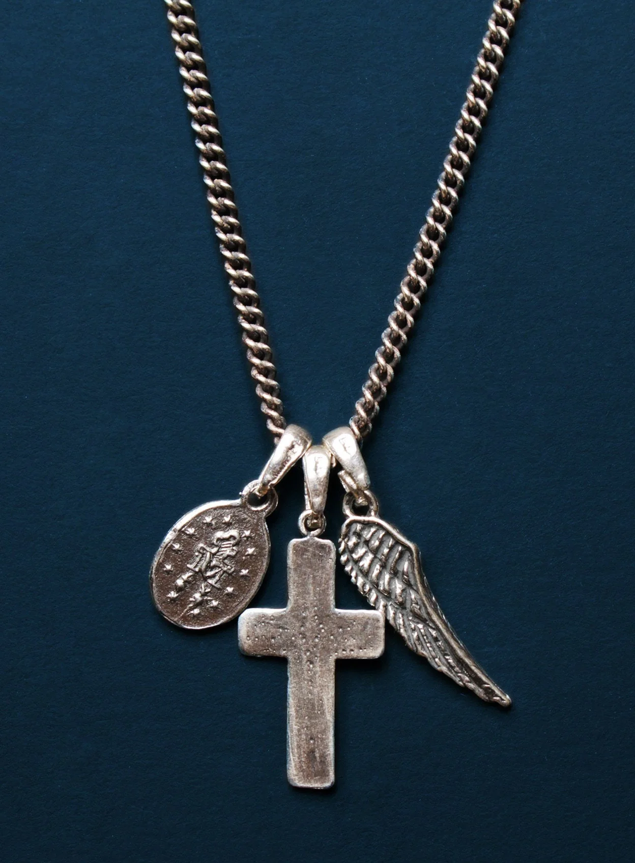Wing, silver cross, miraculous medal necklace - Image 4